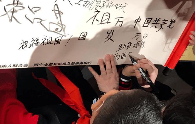 玩滑板的男孩逃脱2